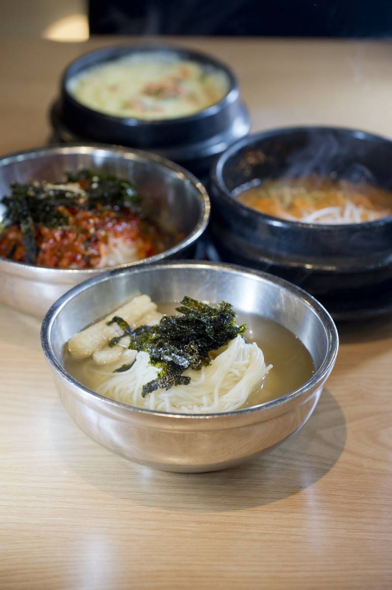首爾 主食中最出色是凍食的拌麵，爽滑的麵條沾上香濃的辣醬，勁開胃。
