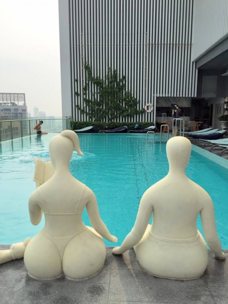  酒店泳池位於26樓, 曼谷酒店來說, 這個泳池算係大, 有些泳客無端游蝶式都唔怕會被佢撞到。