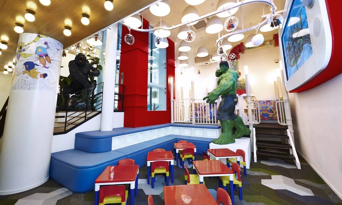 清潭洞 博物館設有咖啡店，一入門口就有King Kong同埋Hulk招呼大家！