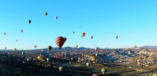 土耳其 全程不斷看到各熱氣球爭相升空，最高可以去到離地100米！