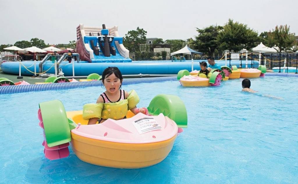 日本 這些手動的小船最受小孩子歡迎，而且場內備有幼童救生衣，家長可以很放心！