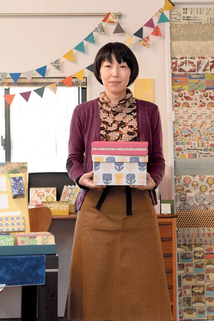 京都 店員Miyao：「與當紅畫家鹿兒島睦合作推出的和紙極受歡迎！」