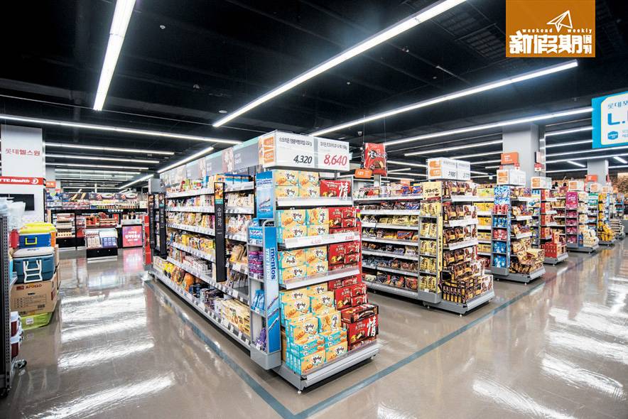 紅葉 Outlet 內的樂天超市定價與市區一樣，勝在空間大、貨量多，最啱大肆購入韓國零食當手信。