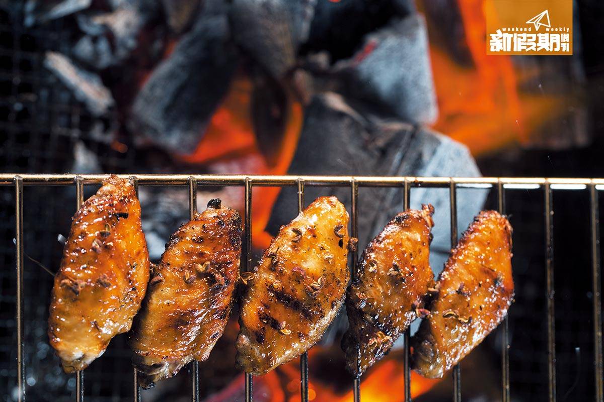BBQ 好多人都鐘意食燒雞翼，不過需時又難烤得靚。