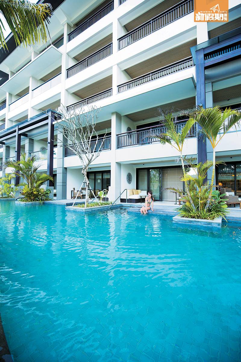 峇里 比The Sawangan Junior Suite高一級的Pool Access房亦十分搶手，因為打開客廳的玻璃門，已可直出泳池。