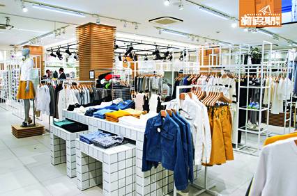原宿、表參道 Sense of Place國內最大的旗艦店設於1-2F，男女裝選擇甚多，平均¥5,000/HK$325便有交易。