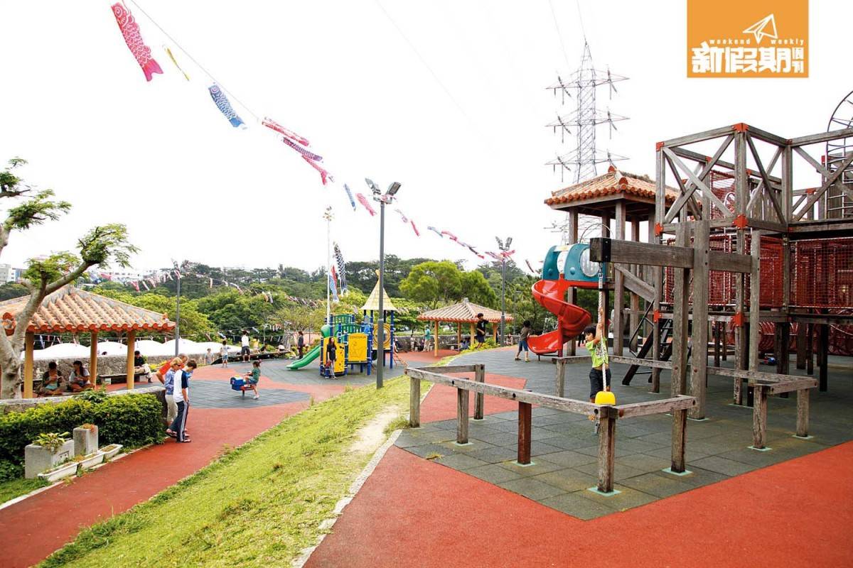 沖繩 公園內還有其他遊樂設施，像小沙坑和攀爬網，親子遊必到。