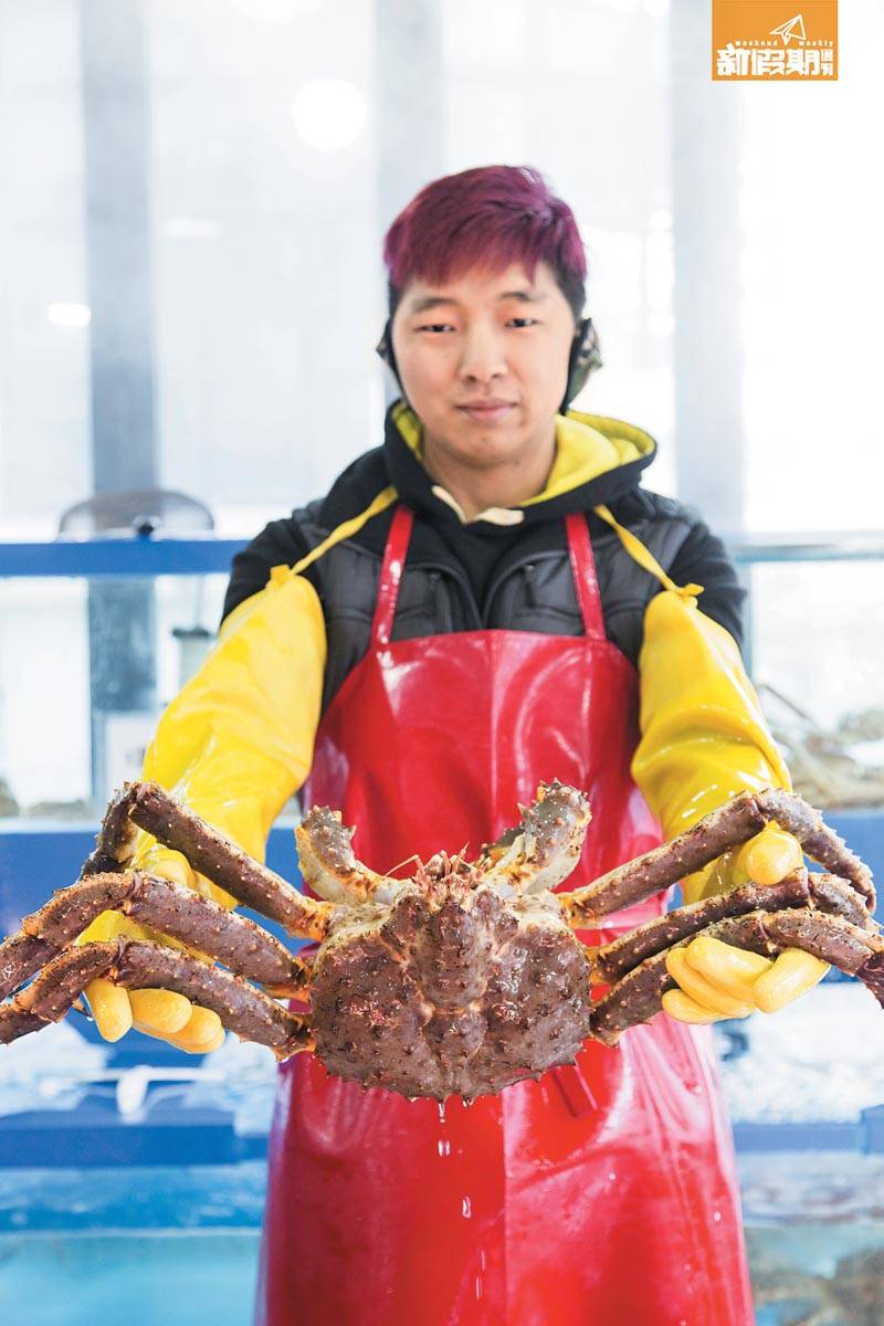 韓國 店內亦有賣皇帝蟹，不過以時價計1kg要W87,000/HK$550， 價 錢唔算抵，疊埋心水食紅蟹放題已經足夠。