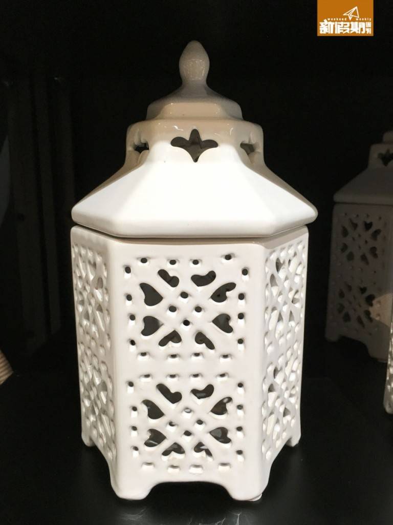iDecorateshop Carnevali White Ceramic Lantern $209。