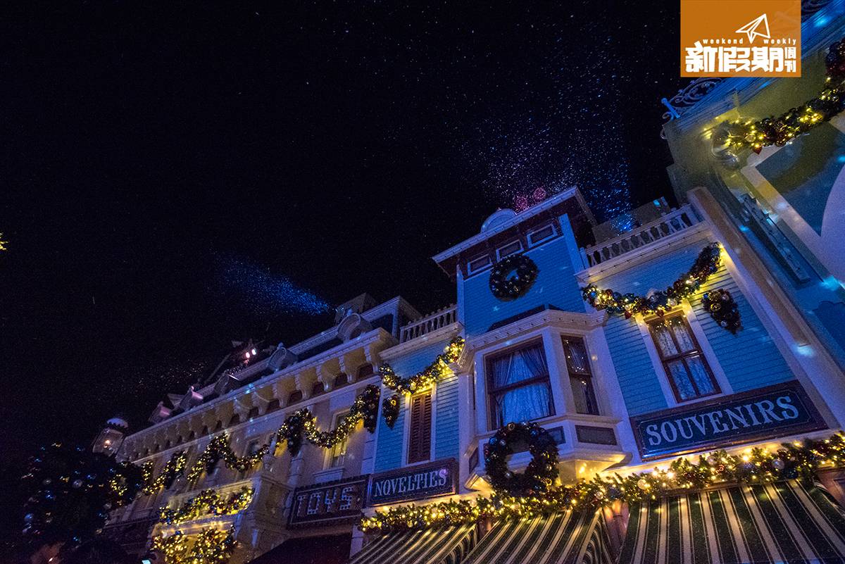 迪士尼聖誕 飄雪 亮燈