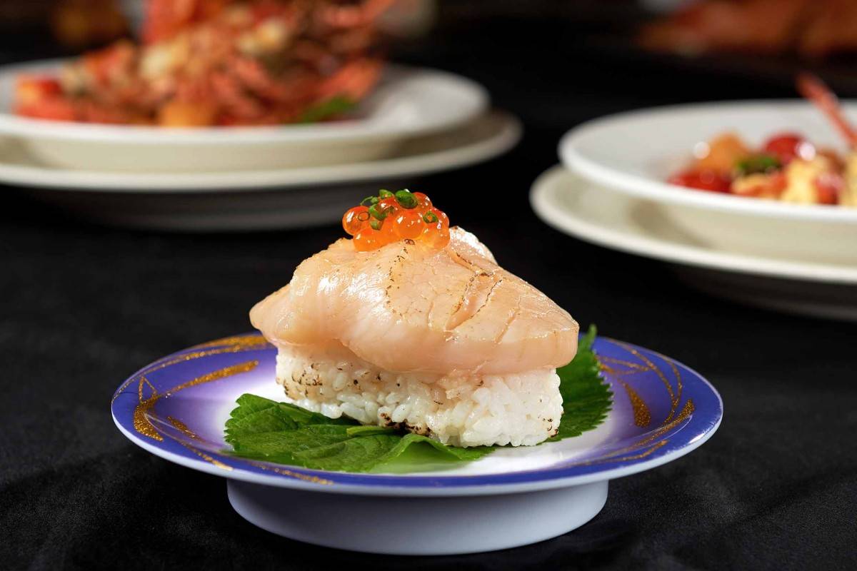澳門 Weekend嚟食，仲會額外送北海道珍寶帶子壽司一份，嘩，你睇幾厚！