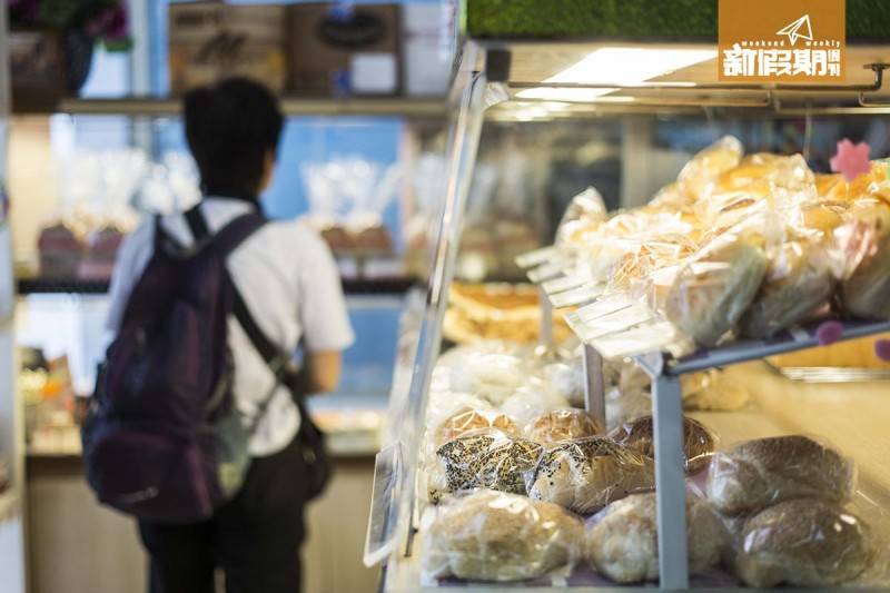 「麵包‧家」堅持製作不加防腐劑與添加劑的麵包，除了港式包，也不定期推出各款日式及歐洲包，質素深受街坊讚賞。