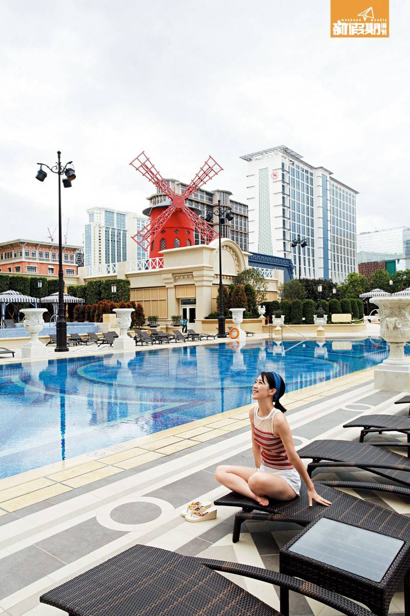 澳門 天浪淘園 酒店住客專用的泳池有個紅磨坊。