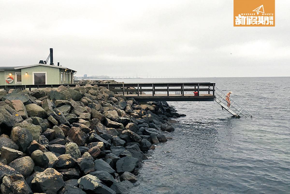 桑拿 Ribersborgs Kallbadhus面向波羅的海，方便客人随時跳入水降溫。