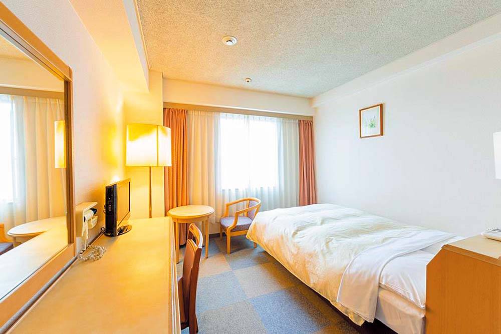 新宿平價酒店 雙人房有172平方呎，面積比一般商務酒店大得多了。