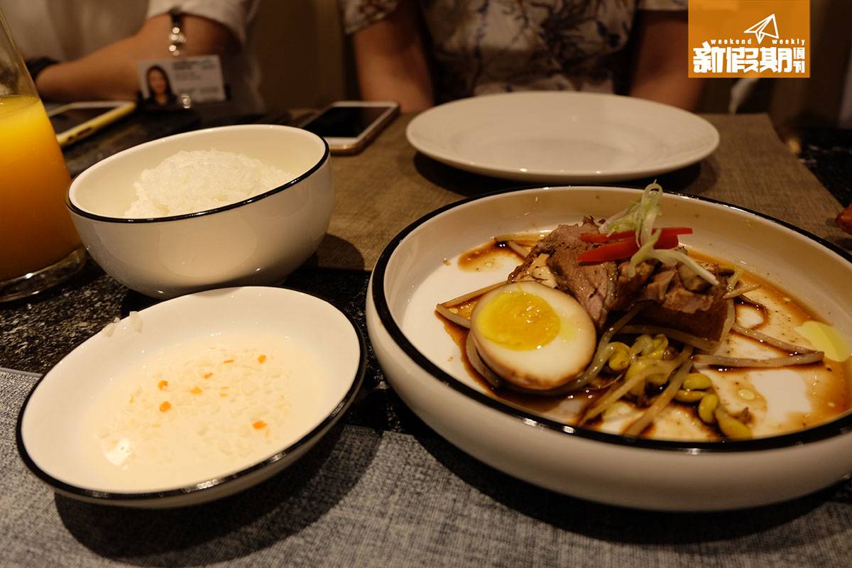 環亞 Lounge 滷水鵝拼白飯也是爸爸媽媽一輩最喜愛的選項，因為有滿滿的香港風味啊！