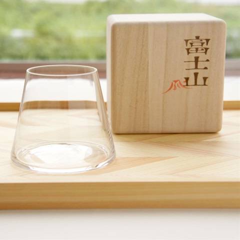 富士山手信 富士山玻璃杯個木盒包裝都有富士山圖案，送禮好得體。(圖片︰中川政七商店)