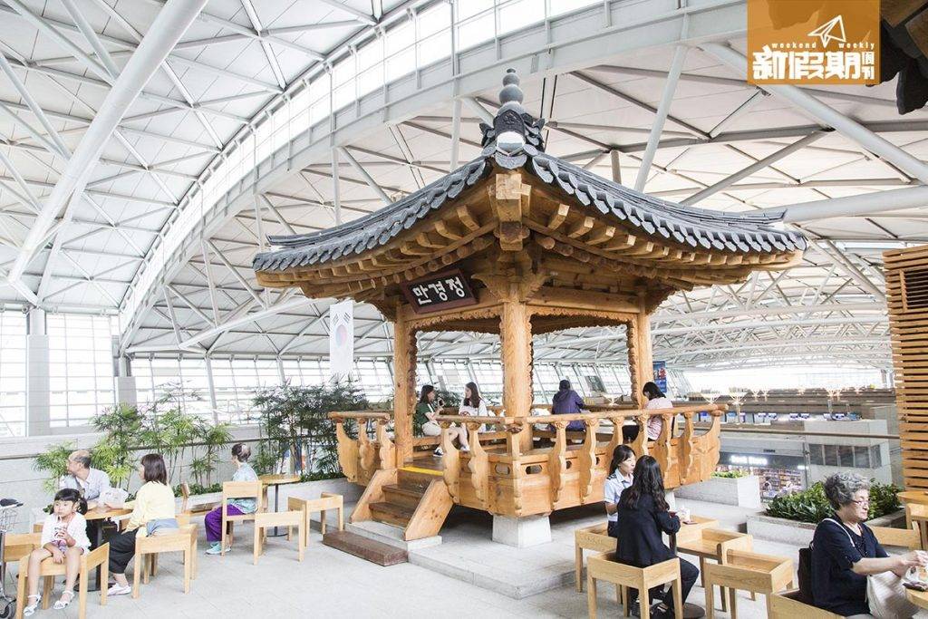 仁川機場 除了成個機場都有的長凳，這個位置都有座椅，位於 4/F 未入禁區位置！
