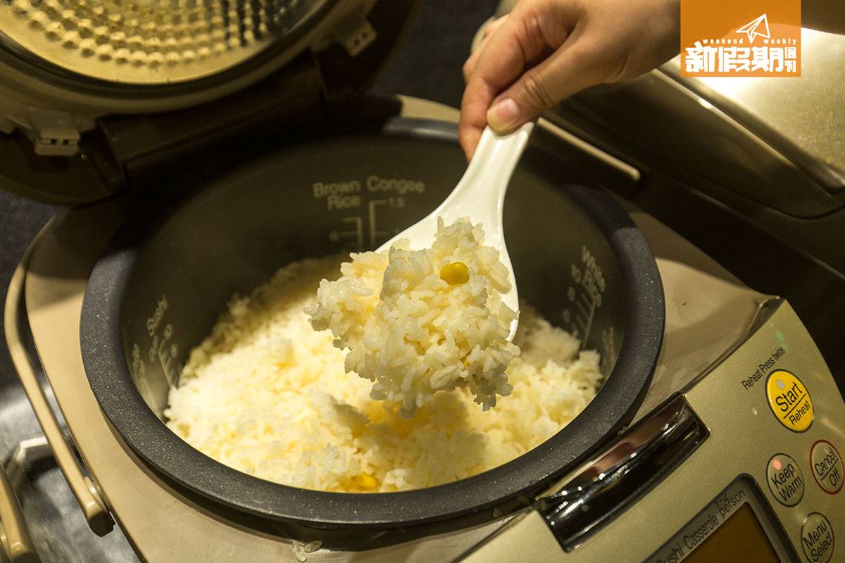 日式火鍋放題 熟食有白飯和牛油粟米飯。