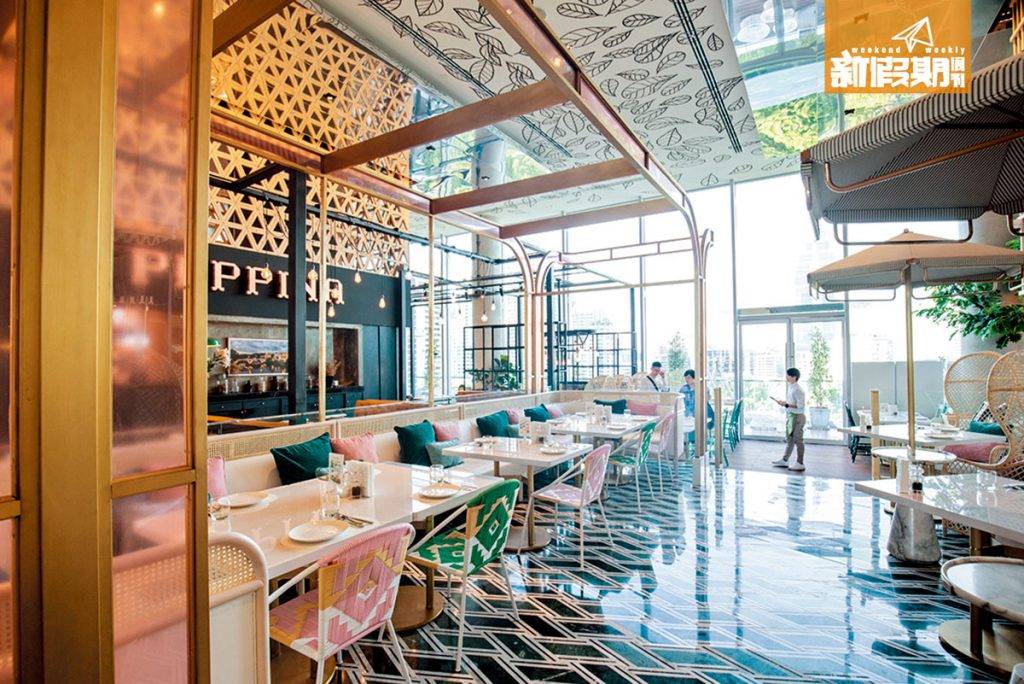 曼谷 美食 Food Court Lady Nara有戶外的韆鞦椅，而室內以粉色及銅色為主。