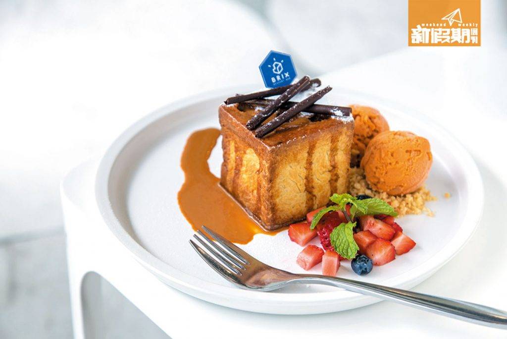 曼谷 美食 Food Court Brix Box Thai Tea THB265/ HK 藍帶甜品廚開的Brix Dessert Bar，這款由牛油麵包磚做成的 Brix Box 配上泰式奶茶雪糕，不錯！