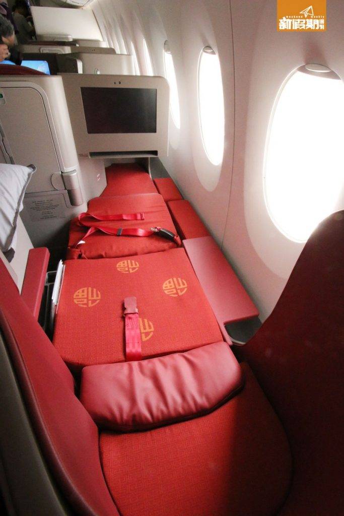 香港航空貴賓室 飛長途機旅客更可以180度平躺瞓覺！