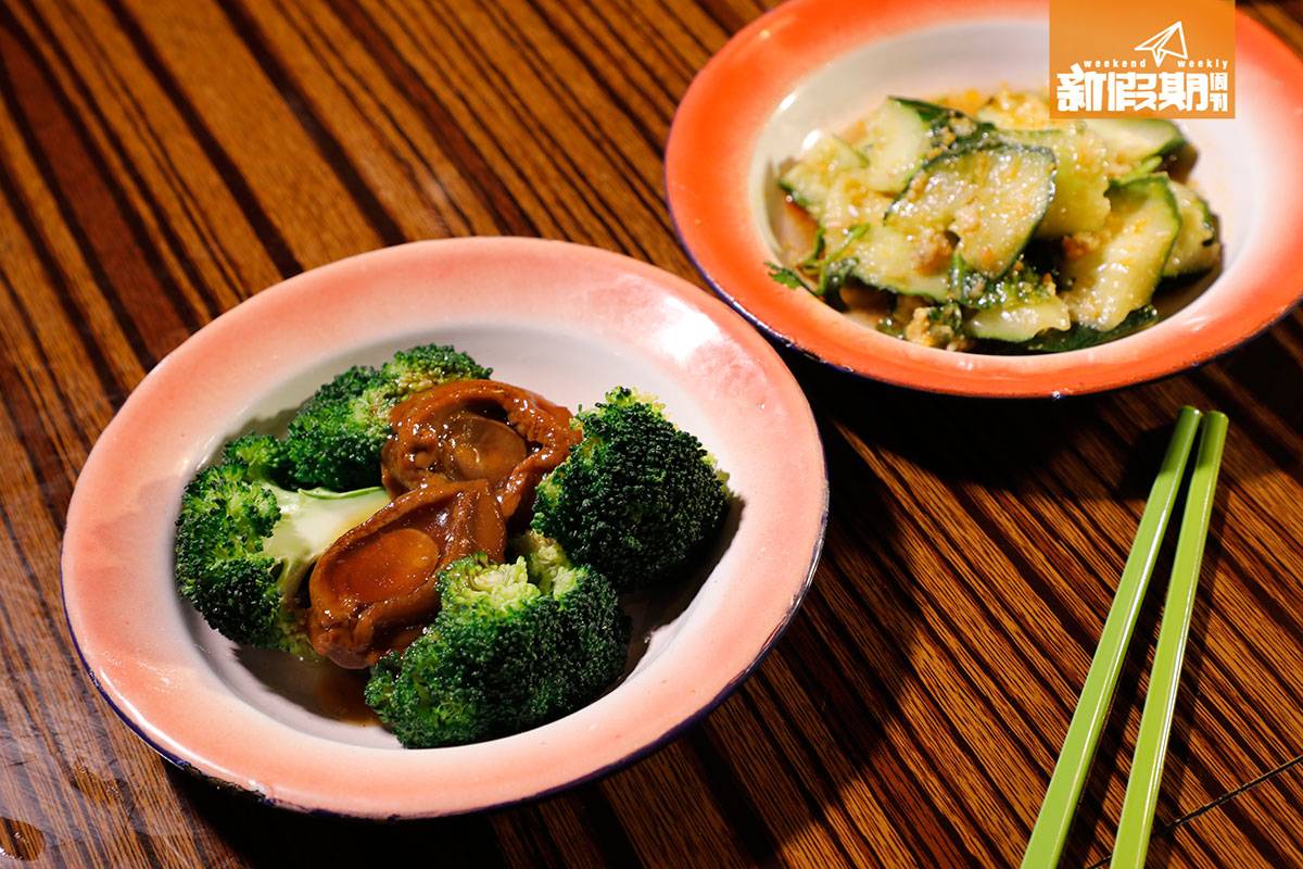旺角 茶餐廳 懷舊 鮑魚每位送一隻，另前菜小食可任食，有麻辣青瓜、蒜蓉木耳和炸片頭。