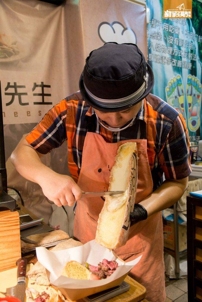 台北夜市 老闆Simon認為台灣夜市的小吃都太類似，所以特意開設此攤檔，希望可以帶來不一樣的街頭小食。