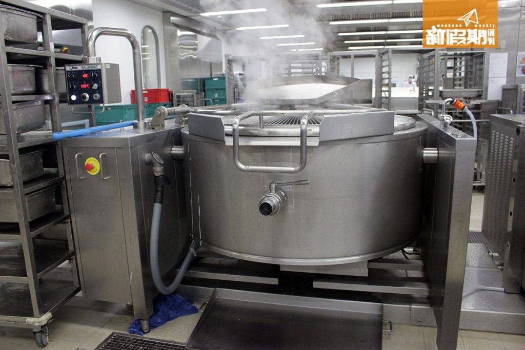 國泰 台北 飛機餐 巨型炒燉鍋，可處理300公斤食物！