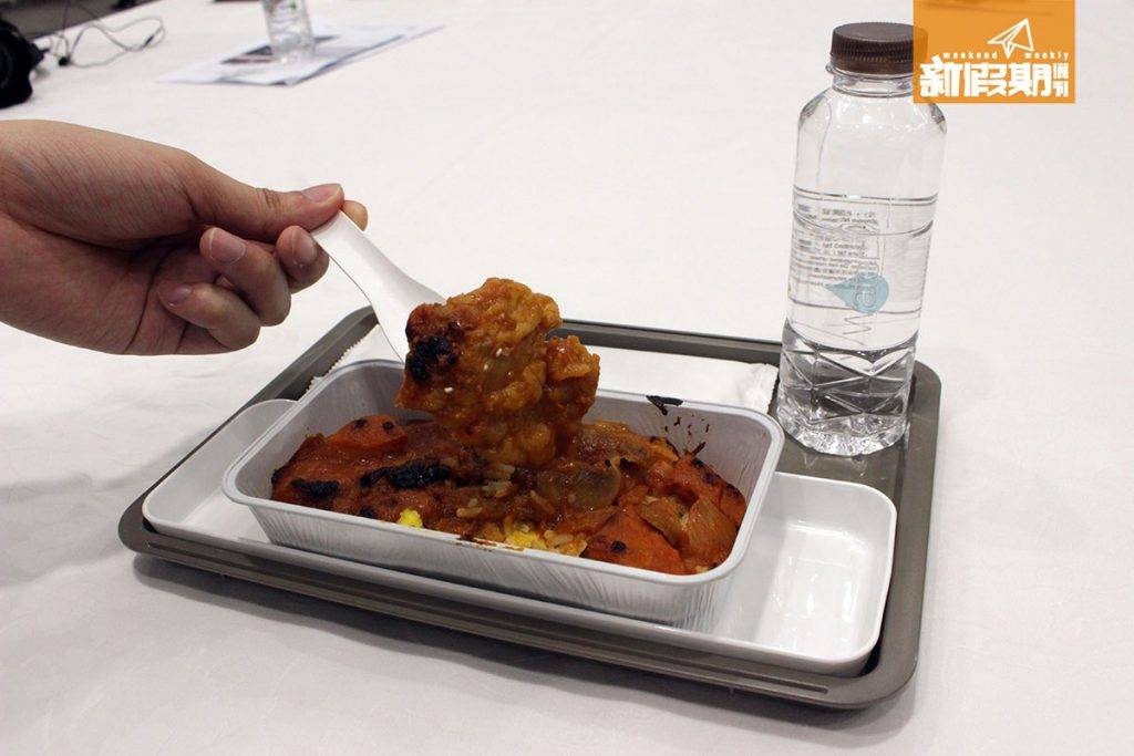 國泰 台北 飛機餐 以飛機餐嚟講，豬扒都算大塊。