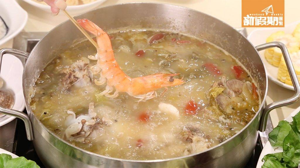 火鍋放題 任食供應新鮮海蝦，鮮甜肥美！