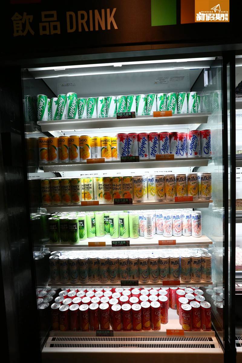 沙田 炸雞 柳氏家 凍櫃內有各款韓國飲品可任拎。