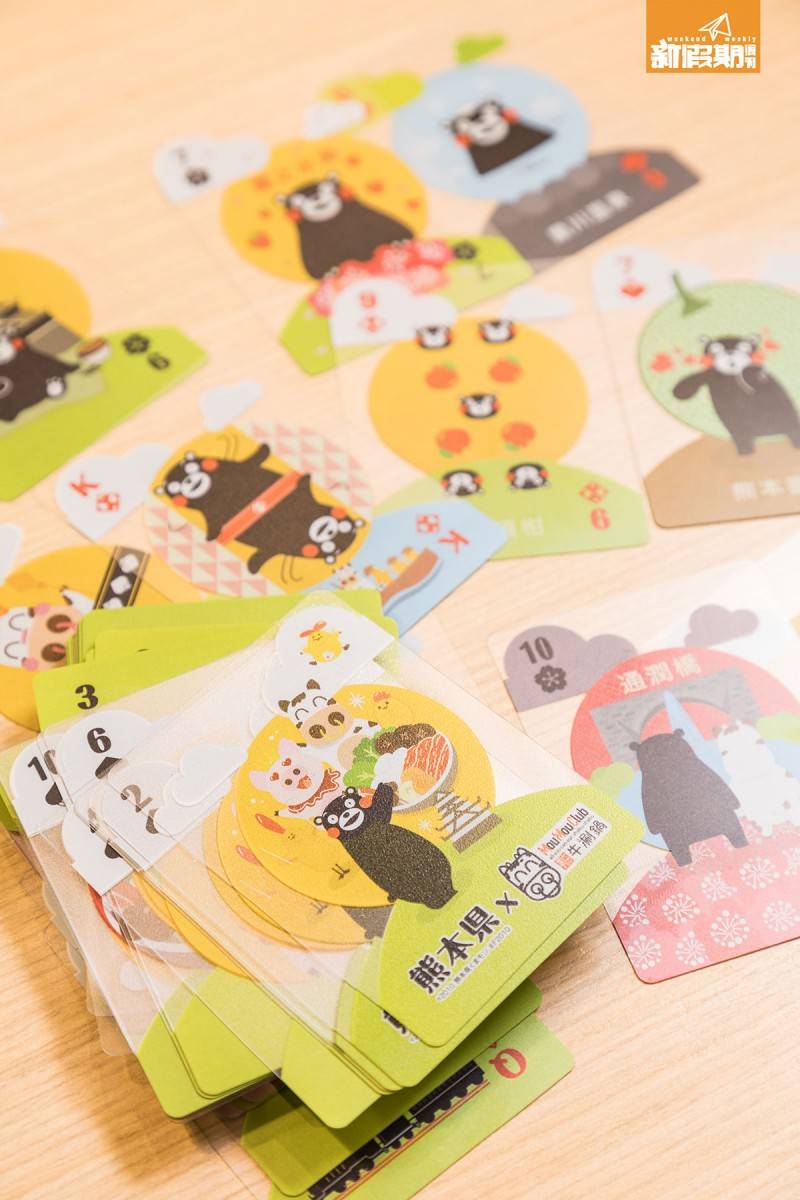 任食熊本黑毛和牛 Kumamon 任食和牛 光顧和牛套餐的，還會送Kumamon Playing Cards，啤牌是透明磨砂設計，都有Kumamon、餐廳代言的Mou Mou君的蹤影，靚得來好可愛！