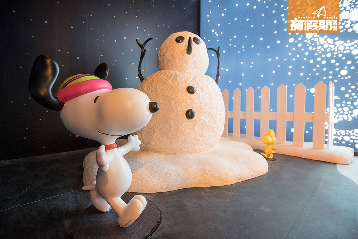 商場聖誕 在星空下，還有Snoopy及Woodstock樂融融地堆雪人。