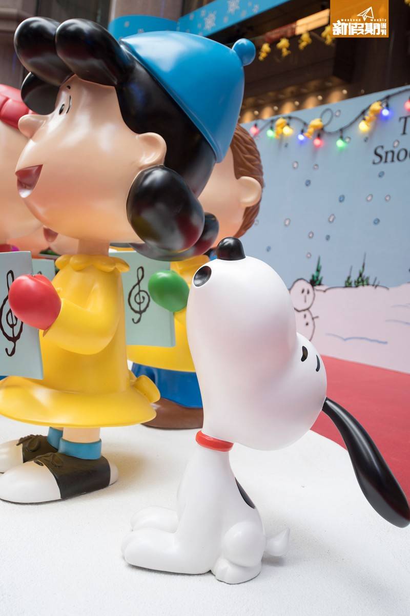 商場聖誕 不懂人語的Snoopy亦跟著一起唱。