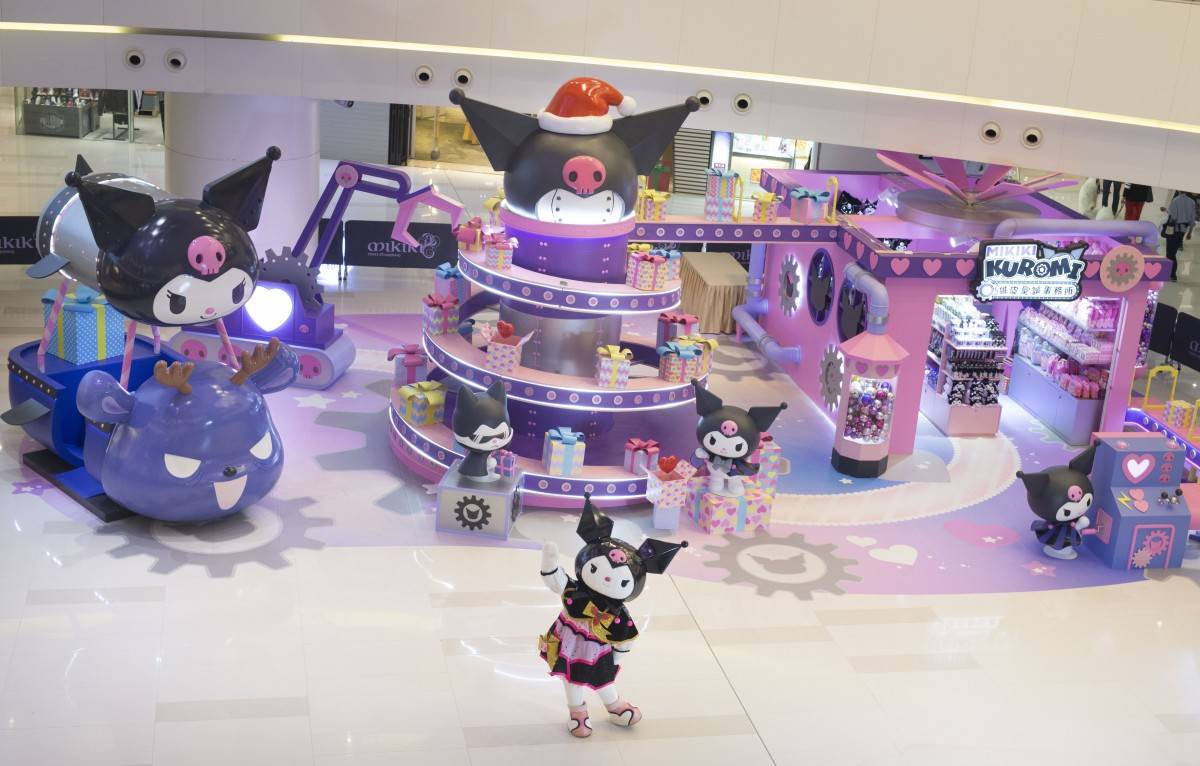商場聖誕 Kuromi的事務所用上最愛的紫色，也即是跟巴庫一樣的顏色！