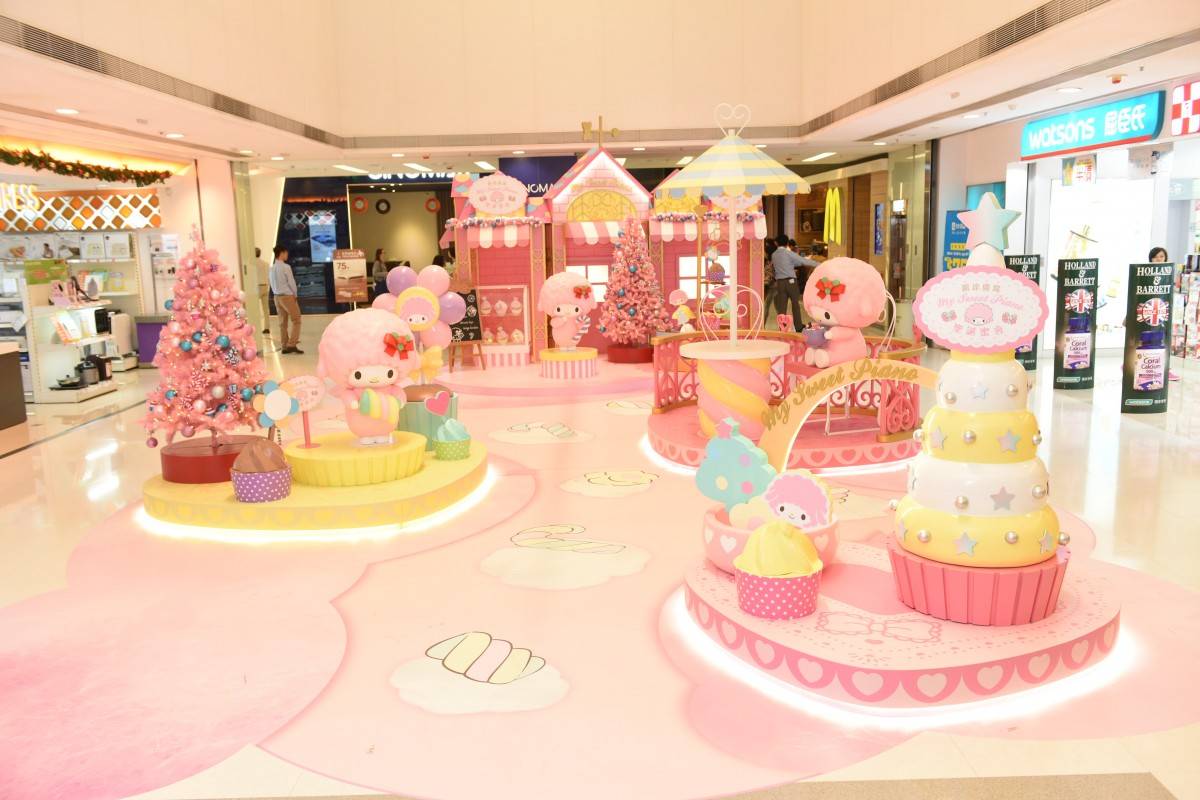 商場聖誕 Piano的Cup Cake樂園跟她的毛色一樣，全採用女生最愛的粉紅色。