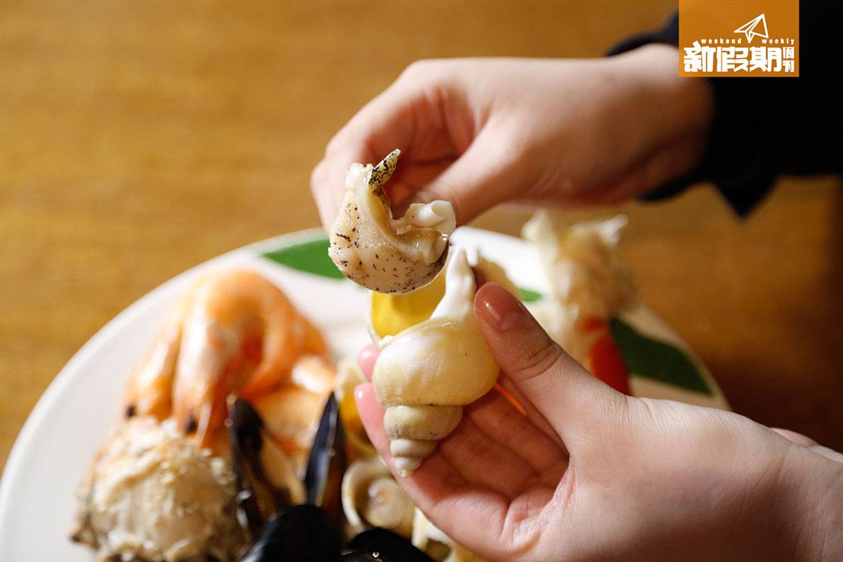 任食生蠔 自助餐 和牛 金域假日酒店 翡翠螺肉質有咬口，海水味再強勁點更好。