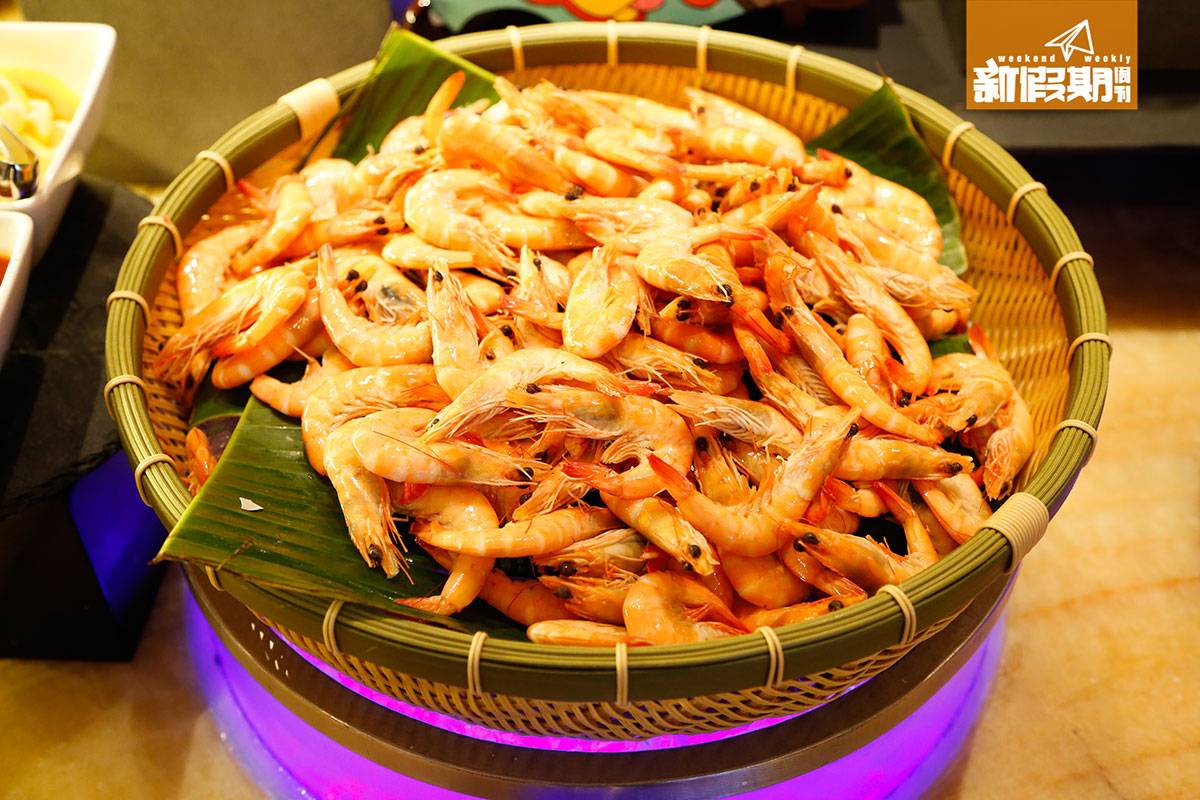 任食生蠔 自助餐 和牛 金域假日酒店 凍蝦也是大家愛吃的凍海鮮，很快被清空。
