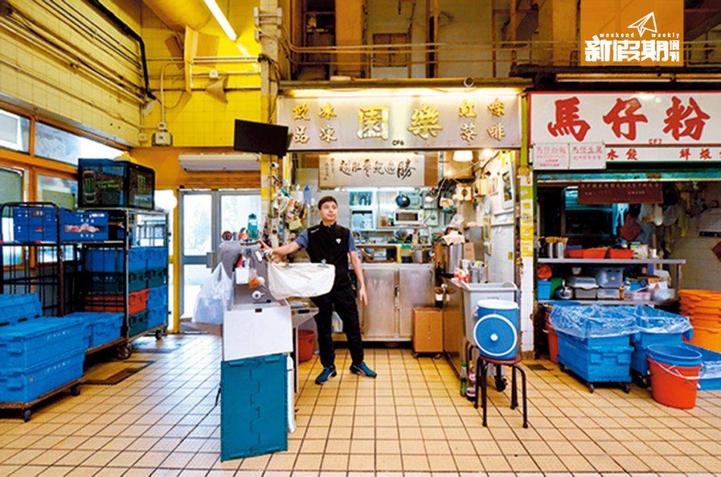 奶茶 九龍城市政街市熟食中心茶記樂園，主打傳統茶記食物，多年來儲落不少熟客。