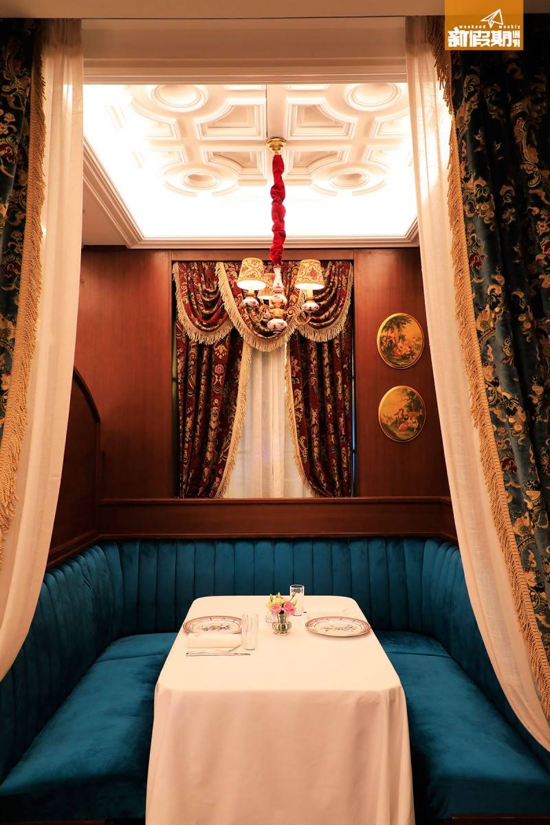 張敬軒 灣仔 仙后 餐廳 junon 藍色梳化卡座，為餐室增加一絲活力。