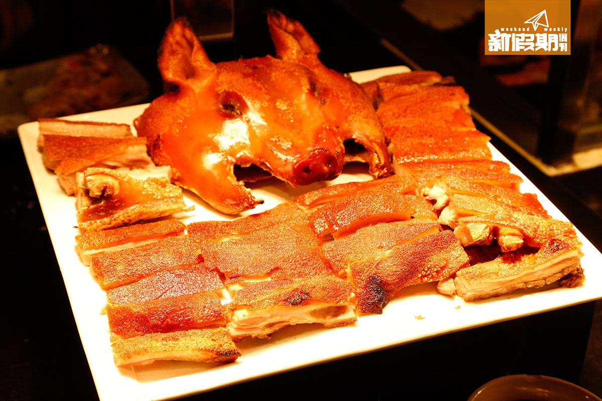 任食生蠔 自助餐 和牛 金域假日酒店 也有脆卜卜的中式燒乳豬。