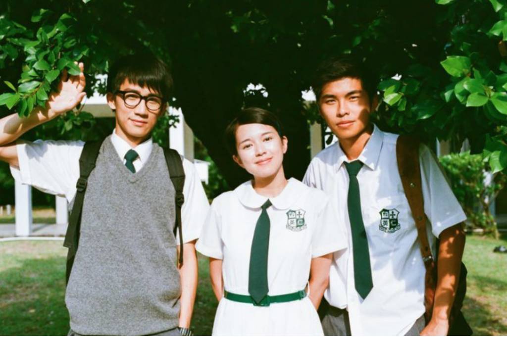 校服 除了旗袍外，最常見的就是這種連身式的校裙，加上一條幼皮帶，就是香港校服的指標。