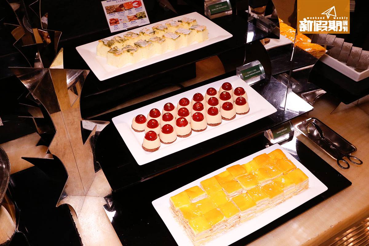 任食生蠔 自助餐 和牛 金域假日酒店 還有件裝蛋糕、慕絲和拿破侖等甜品。