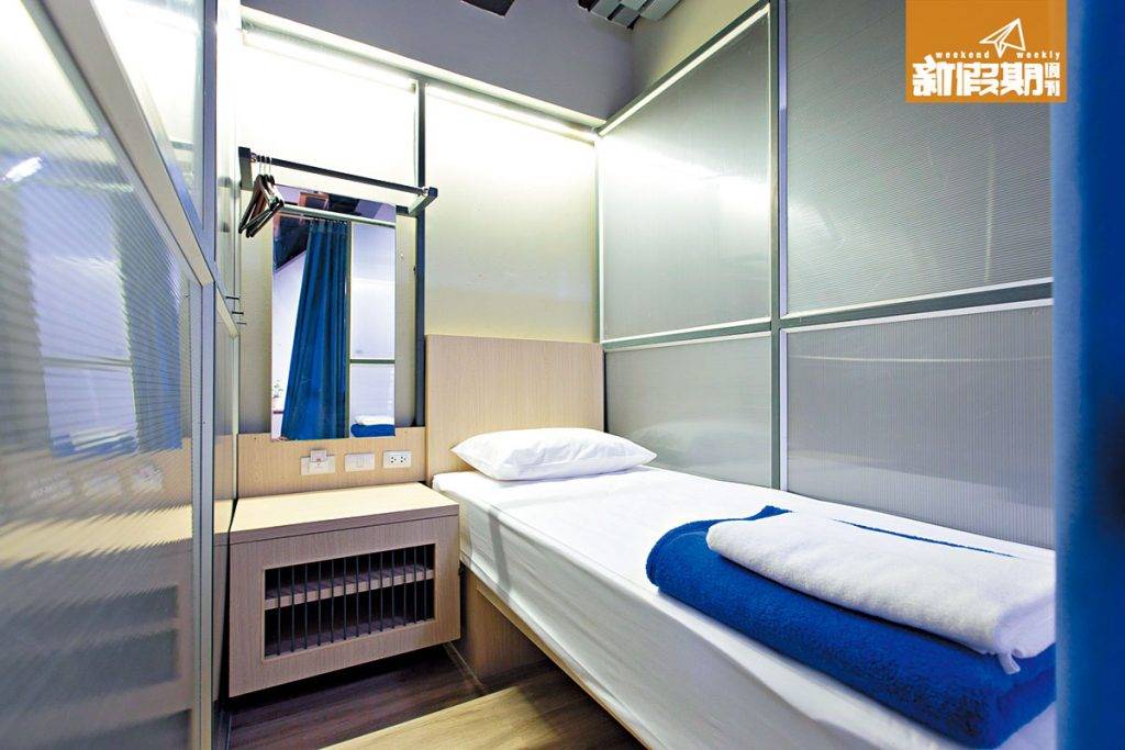 曼谷 新酒店 2018 Share Room的私隱度頗高，每個床位都設充電插、床頭燈和locker。