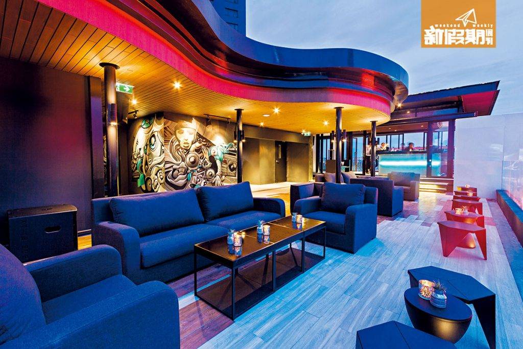 曼谷 新酒店 2018 酒店餐廳DAY LI提供全日健康主食，天台則有ZOOK酒吧，每個星期四五更有DJ駐場，勁好氣氛。