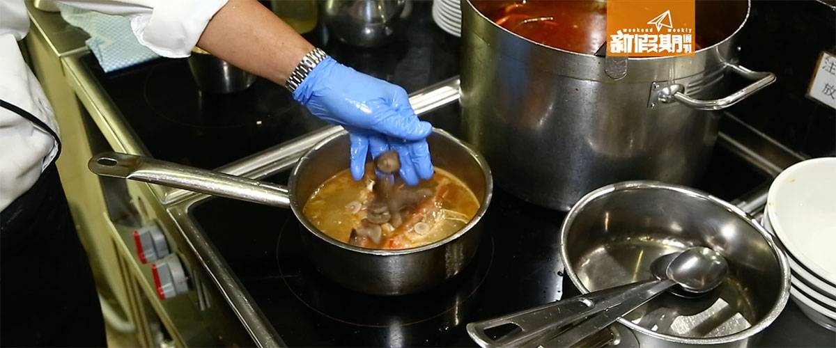 西環 自助餐 飲食優惠 龍蝦 再加上用南薑、紅辣椒、魚露和檸檬葉製成的湯頭和泰式香料熬煮。