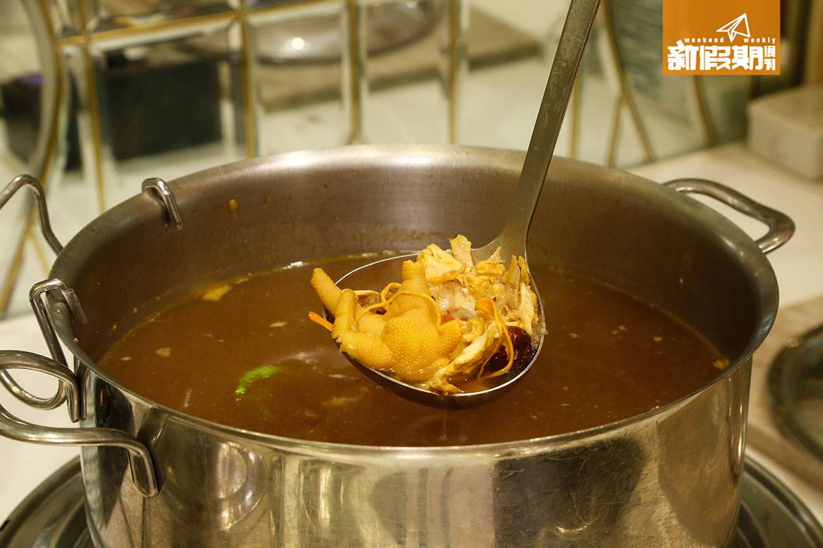 銅鑼灣 自助餐 蟹腳 飲食優惠 湯品有蟲草花燉螺頭烏雞湯。