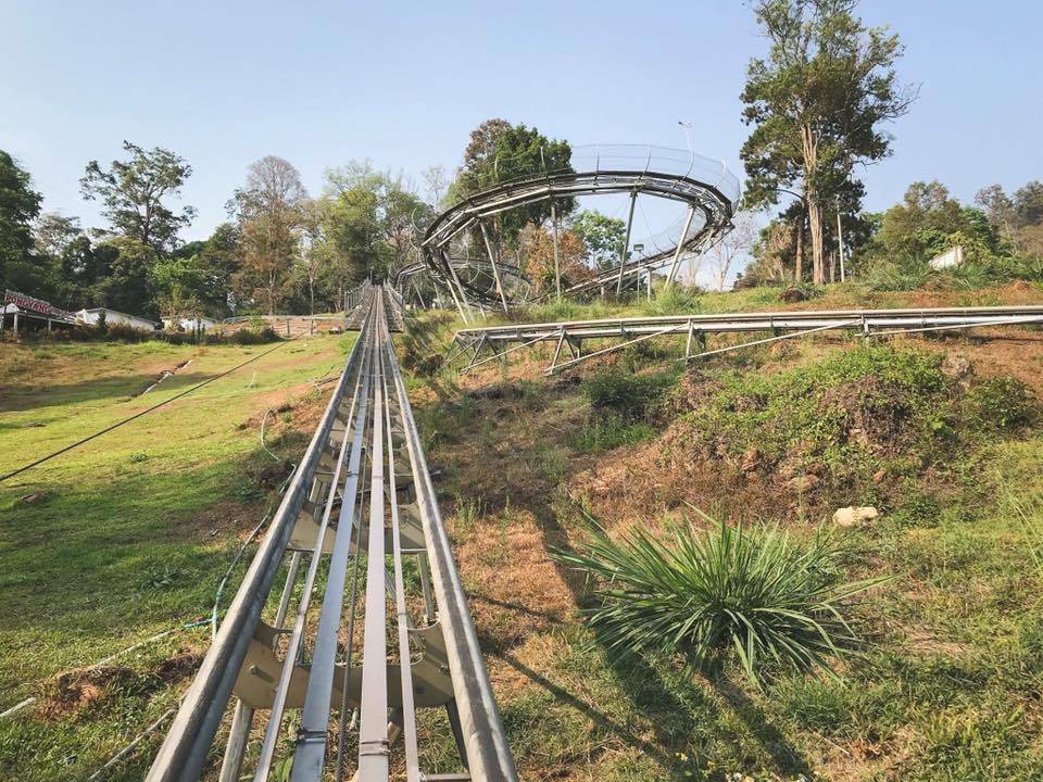 泰國 Pongyang Jungle Coaster「叢林飛躍」，全長800米。