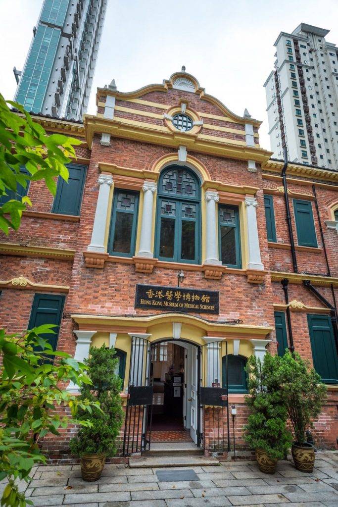 古蹟 正門英式到不像身處香港呢。